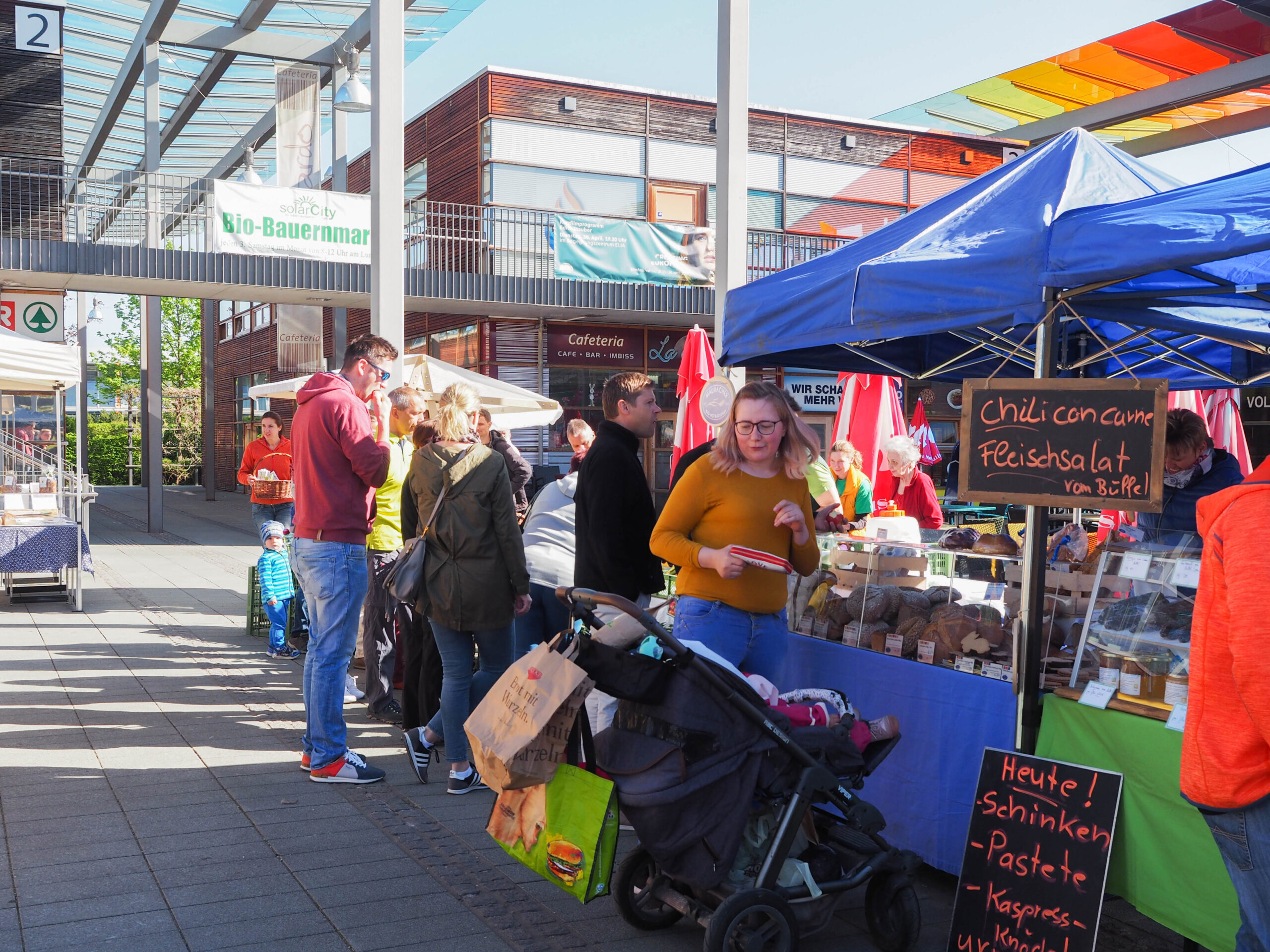 Bio-Bauernmarkt in der solarCity